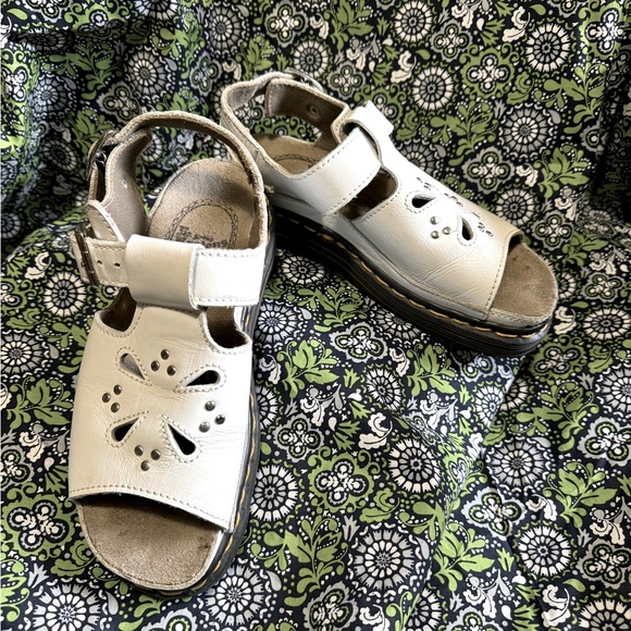 🌸Dr Martens Y2K Sandals vintage🌸 7 US flower cut out design good condition🌸 - Picture 11 of 11